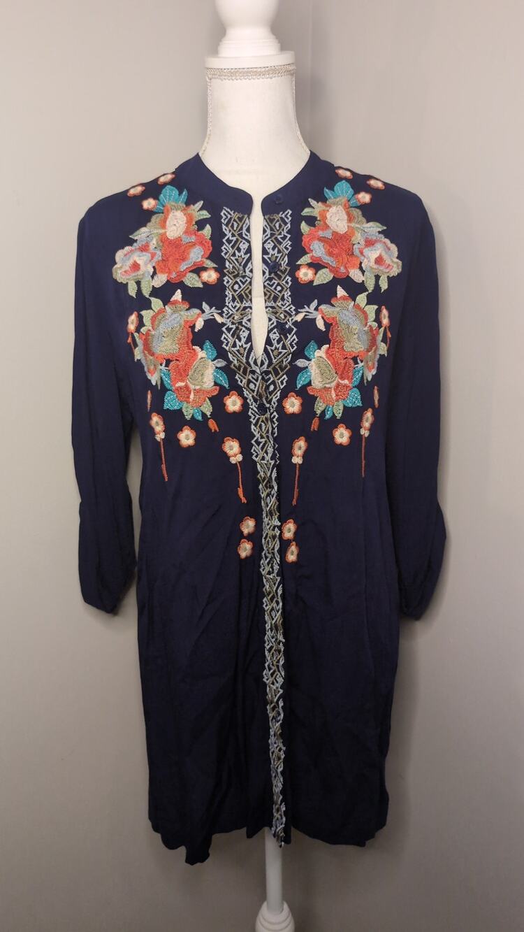 Solitaire Navy Floral Embroidered Boho Tunic Top Small